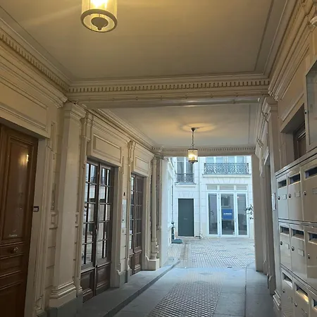 Chambre Chez L'habitant, Pierre Paris