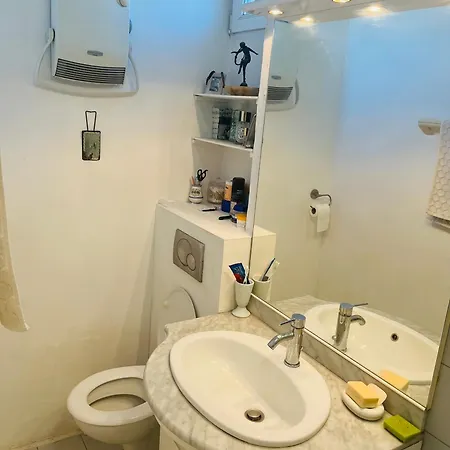 Chambre Chez L'habitant, Pierre